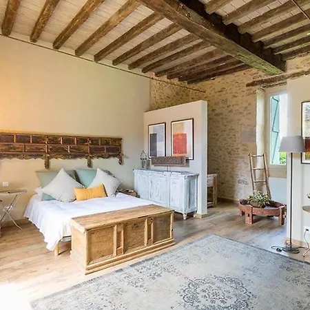 Maison En Pierre Avec Piscine Chauffee A Paunat